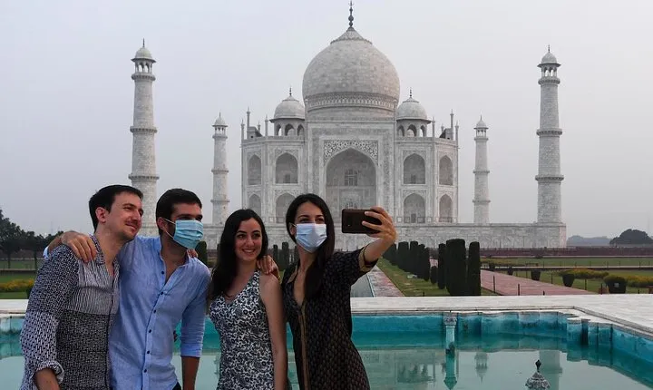 From Delhi Taj Mahal and Agra Fort Private Tour By India's fastest Train