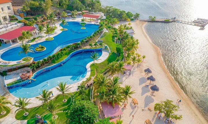 Pristine Bay Golf Drive Range & Club House Experience