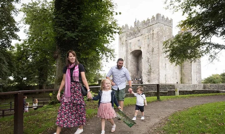 Skip the Line: Bunratty Castle and Folk Park Admission Ticket