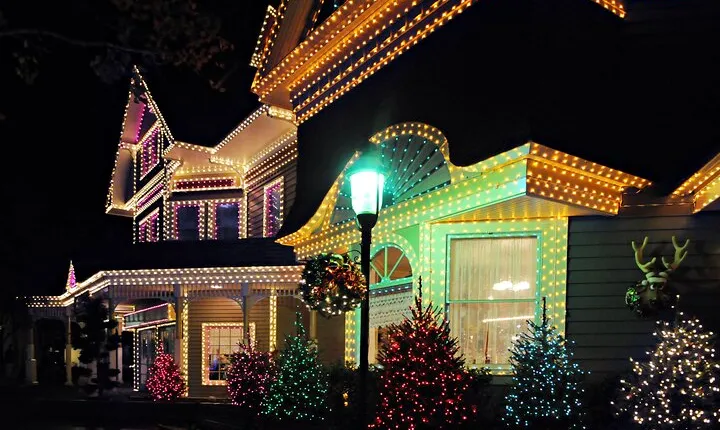 Cookeville Christmas Lights Luxury Tour in the RoadStallion