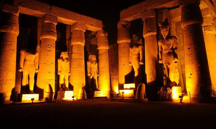 Luxor Night Horse Carriage tour: Uncover the City's Magic !