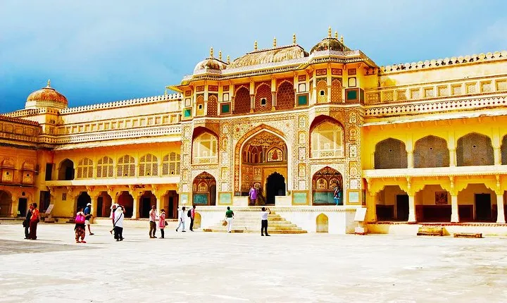 2 Nights & 3 Days Jaipur Luxury tour From New Delhi