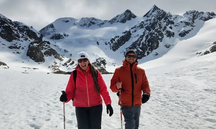 Small group Trekking to Vinciguerra Glacier and Témpanos Lagoon