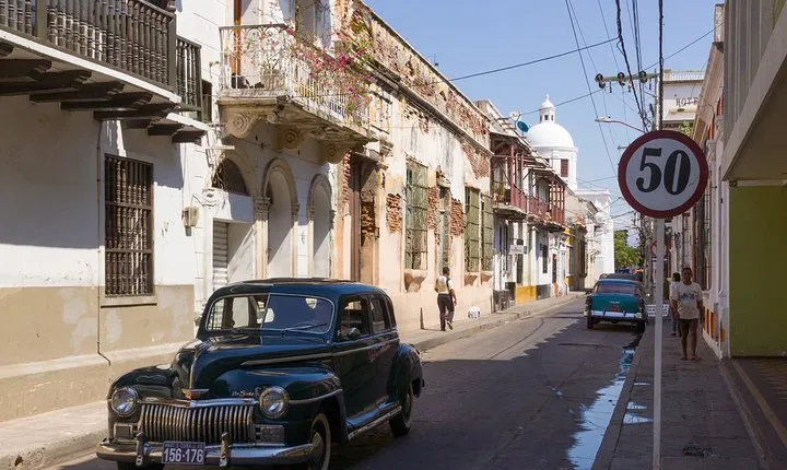 Old Town and Quinta San Pedro Santa Marta City Tour
