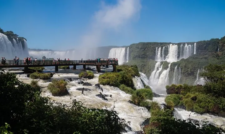Iguazu Falls: Visit to Argentinian and Brazilian Side in two days