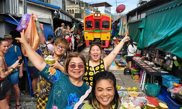 Private Tour to Railway Market and Damnoen Saduak Floating Market