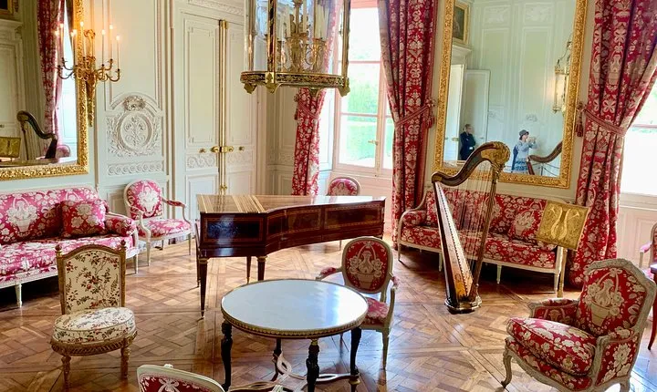 Versailles Palace & Marie-Antoinette's Estate Full Day Private Tour from Paris