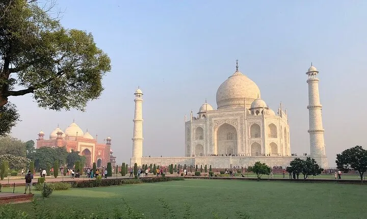 From Delhi : Taj Mahal and Agra Fort Tour by Superfast Train