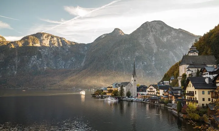 Melk, Hallstatt & Salzburg Day Tour