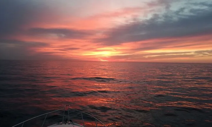 2 hour Sunrise Sailing Tour in Barcelona