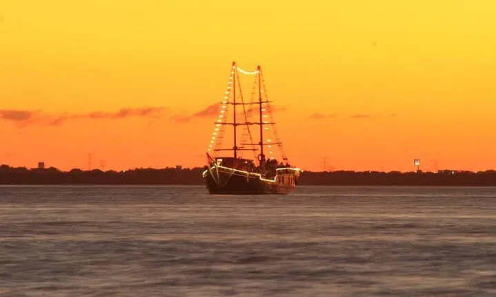 Romantic Sunset Dinner Cruising Experience