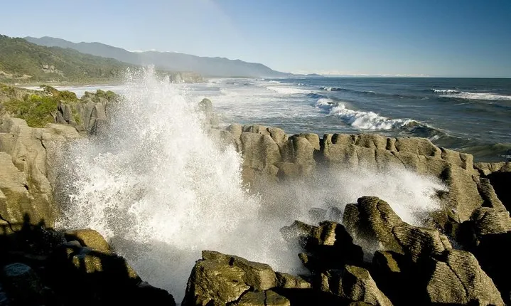 Punakaiki Blow Holes & Pancake Rocks Scenic Tour