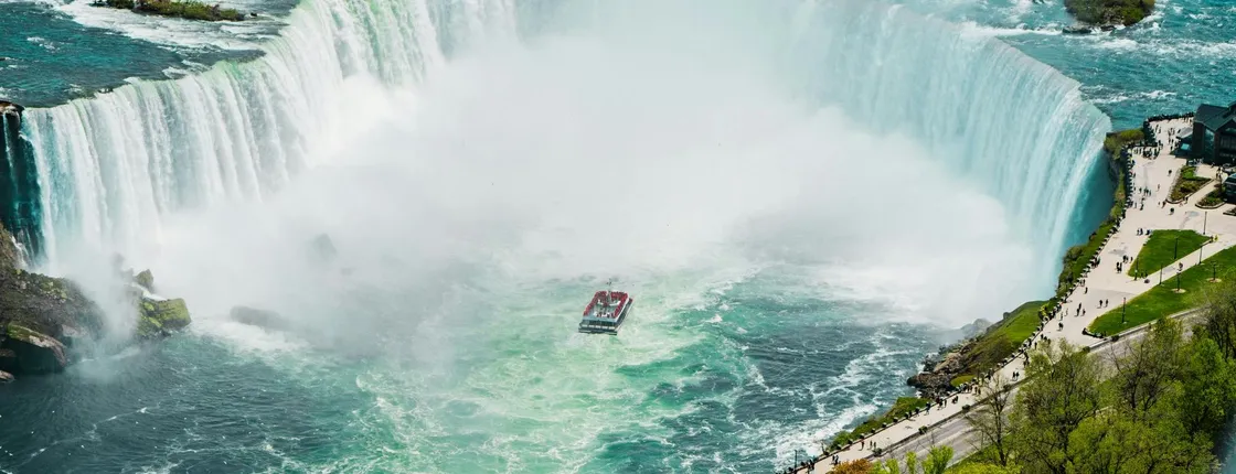 Niagara Falls day tour with boat cruise from Toronto