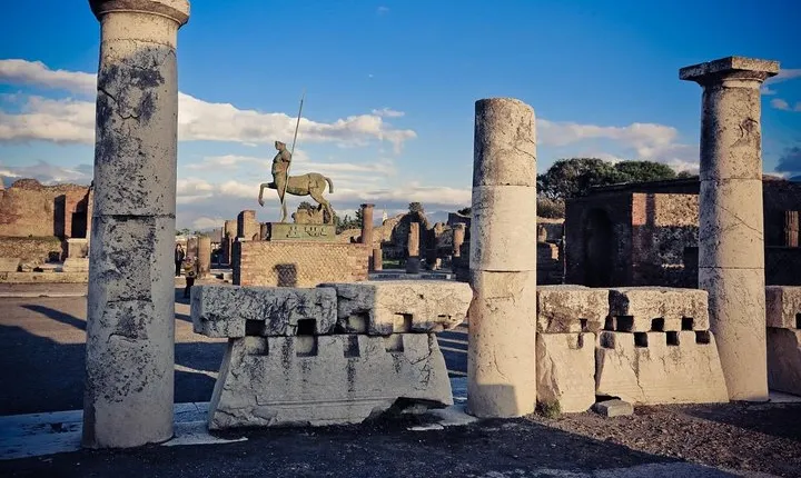 Pompeii Ruins & Mt.Vesuvius with Lunch & Wine Tasting from Rome