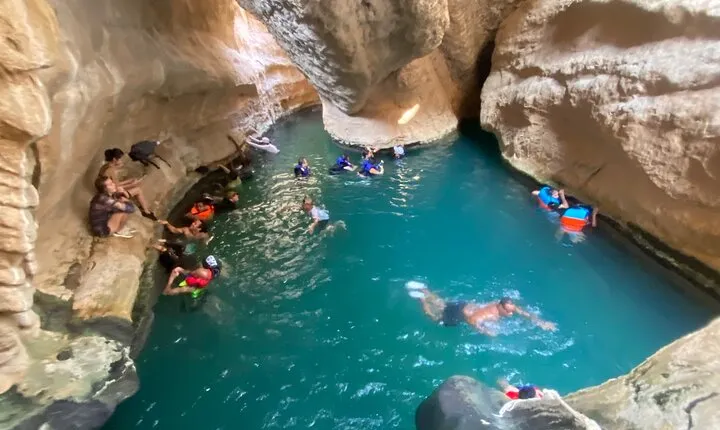 Discover Wadi Shab by a Professional Omani Guide (private). 