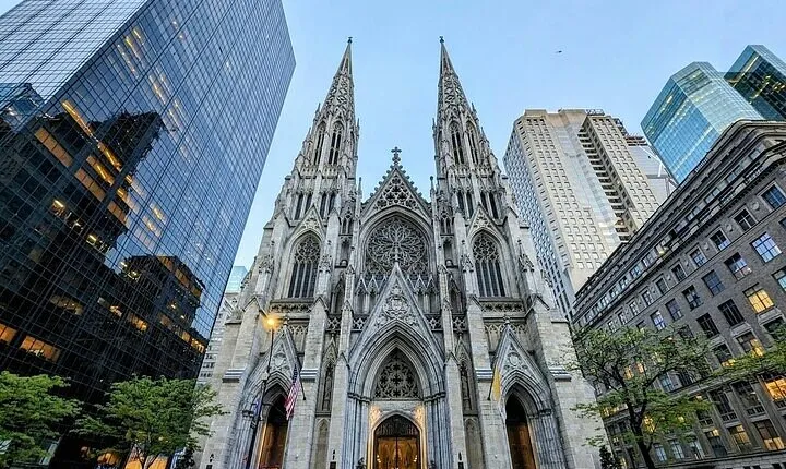 Fifth Avenue Unveiled: Luxury, History & Icons Walking tour