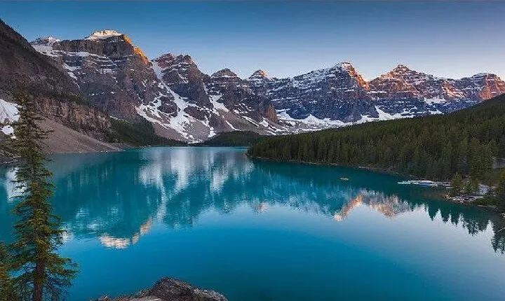 From Banff/Canmore: Trip to Moraine Lake and Lake Louise
