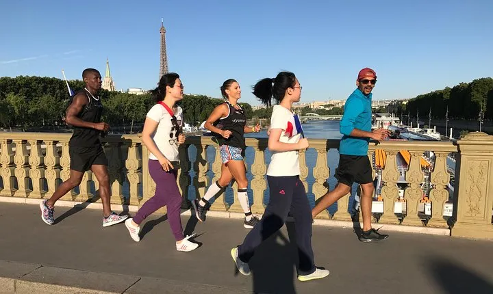 Sunrise Run & Sightseeing in Paris
