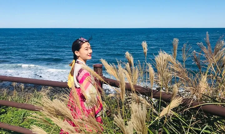 [Jeju] Hanbok Private guide tour & photo session in beautiful Yongduam rock,