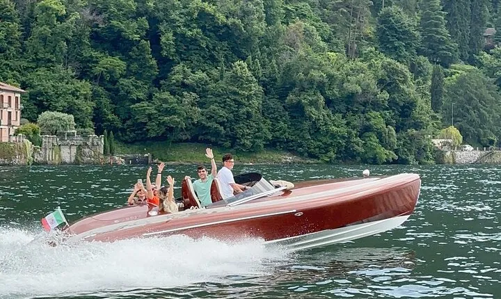 2-hour private tour by wooden speedboat on Lake Como