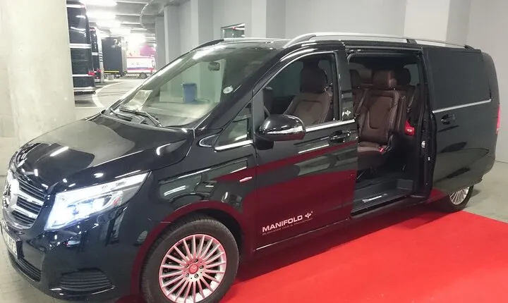 Airport to Cracow transfer by Minivan