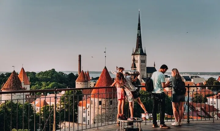 Private Self-Guided Audio Walking Tour in Tallinn Old Town
