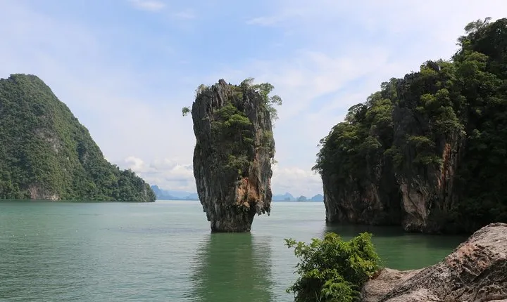 Khaolak : Half day James Bond Island by Longtail Boat