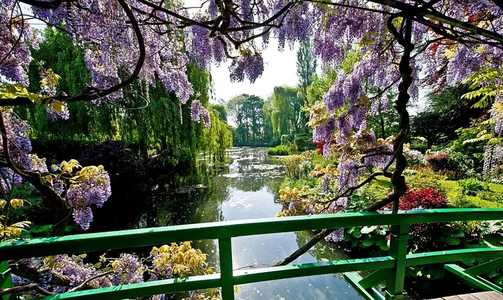 Giverny Monet's House & Versailles Palace Private Day Trip from Paris