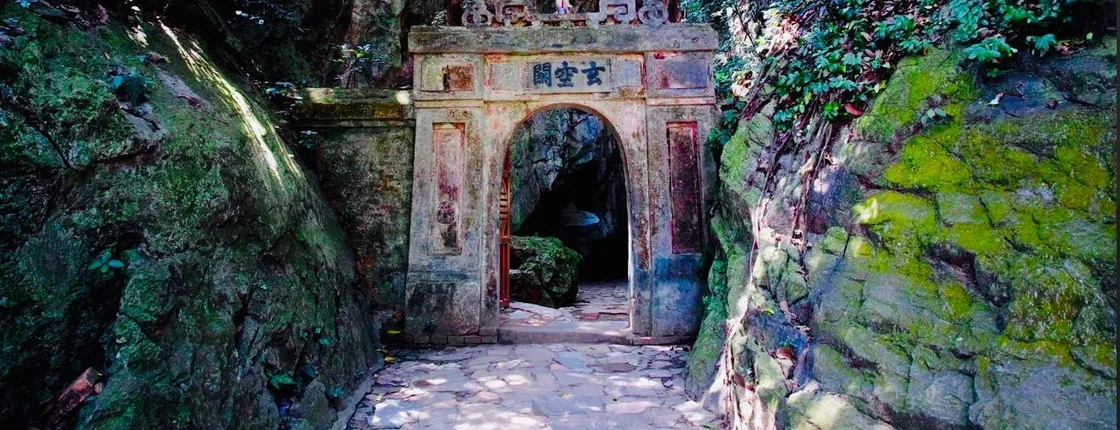 Guided tour to Marble Mountain and Hoi An City from Da Nang Port