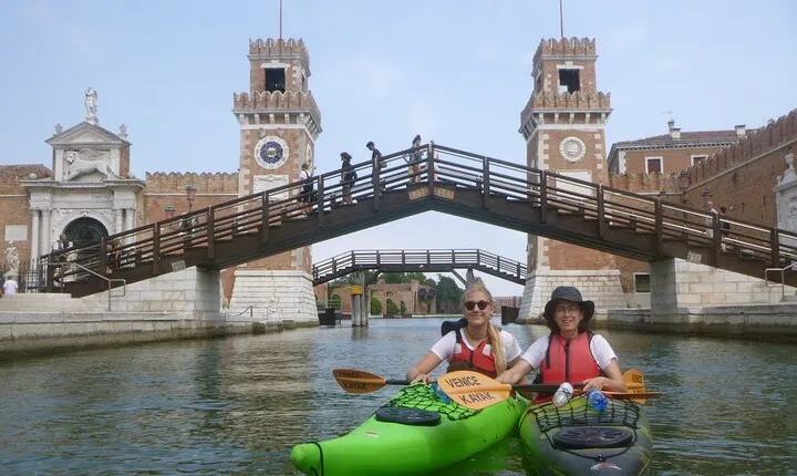 2 Hour Venice Canal Kayak Tour - Premium experience by day