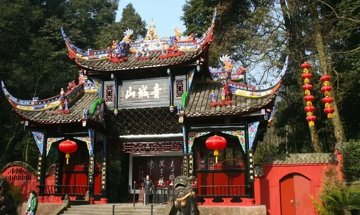 Chengdu Expert Day Tour of Dujiangyan and Mountain Qingcheng