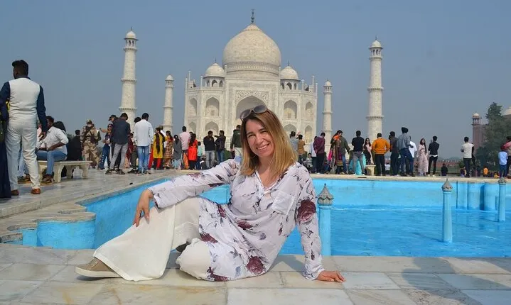 Private Taj Mahal Tour by Luxury Car with 5 Star Lunch and Entrance fee