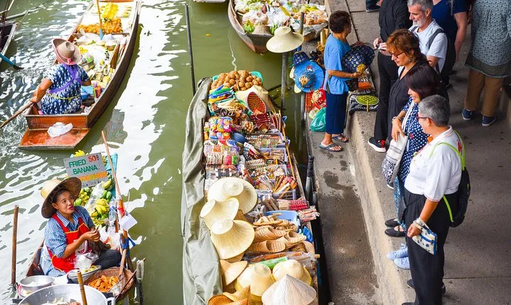 Private Tour: Floating Markets of Damnoen Saduak Cruise Day Trip from Bangkok