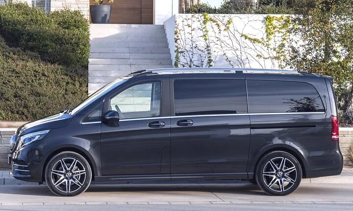 Airport Transfer: Porto to Porto Airport OPO by Luxury Van