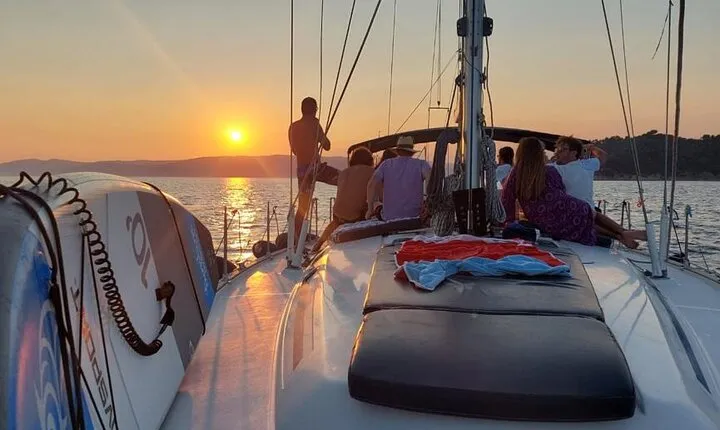 5.5 Hours Sailing Trip to Mykonos South Beaches with Lunch