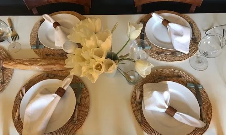 Dine With a Bordeaux Local in a Chartrons / Jardin Public Home