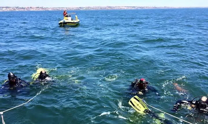 Double dive in the Algarve. Don't stop on the beach!