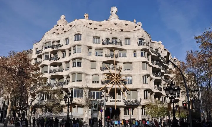 Private tours in Madrid, Zaragoza and Barcelona with transportation included