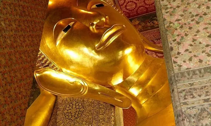 Bangkok Temple Walking Tour: Temple of Dawn & Reclining Buddha