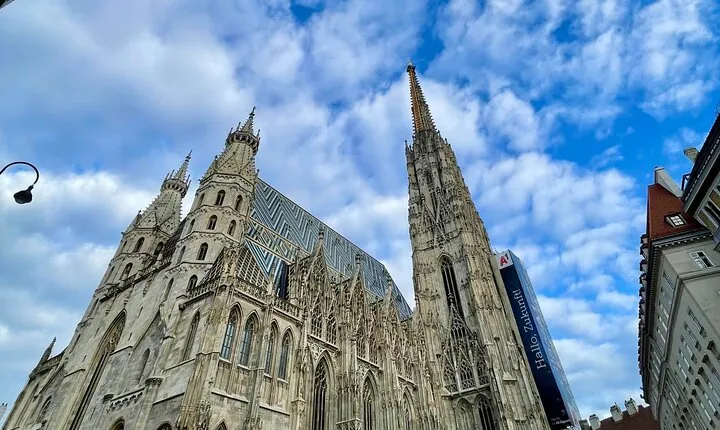 Palaces and hidden courtyards, Discover Vienna like never before