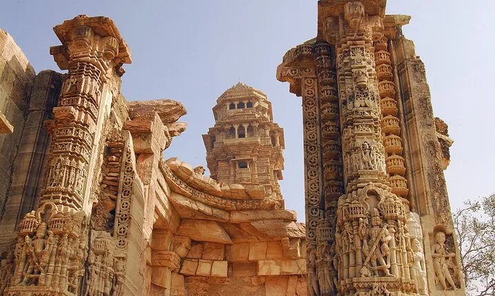 Udaipur to Jaipur via Visiting Chittorgarh Fort guide tour