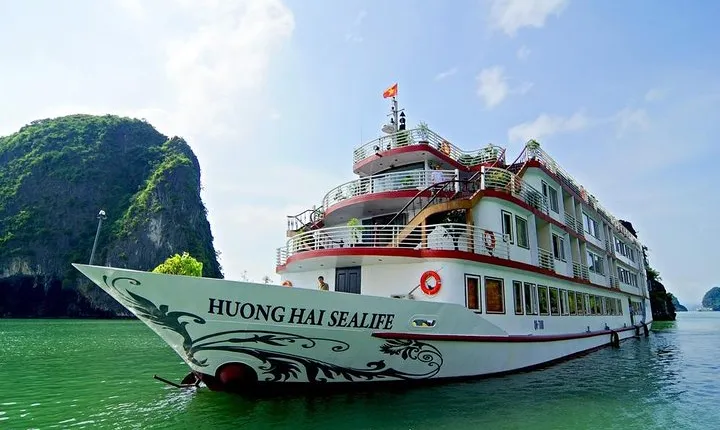 Bai Tu Long Bay Luxury Cruise 2D/1N: Visit Bai Tu Long bay & pristine places
