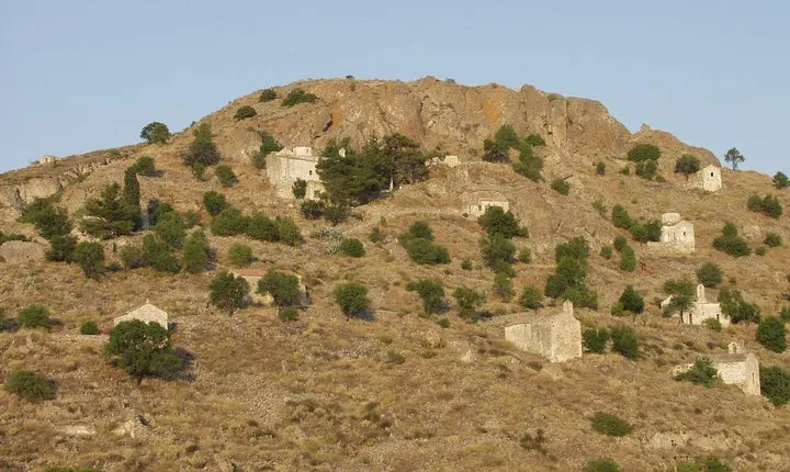 Aegina - Walking Tour At Paliachora ( Mediavil Capital Of Aegina )