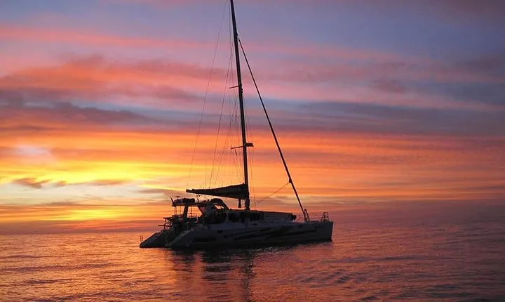 Sunset 3-Hour Cruise from Darwin with Dinner and Sparkling Wine