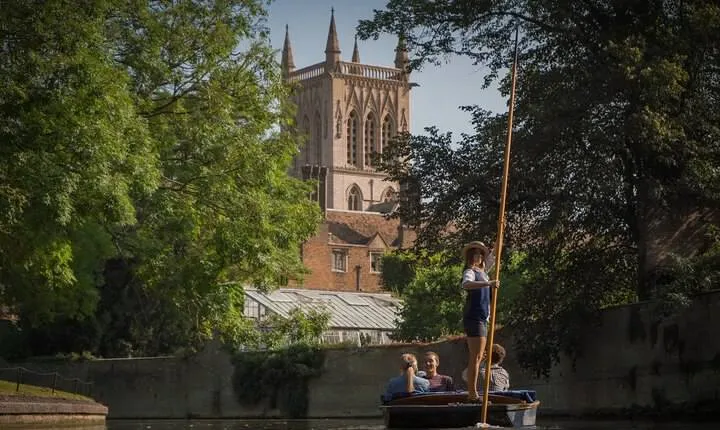Punting Tour in Cambridge