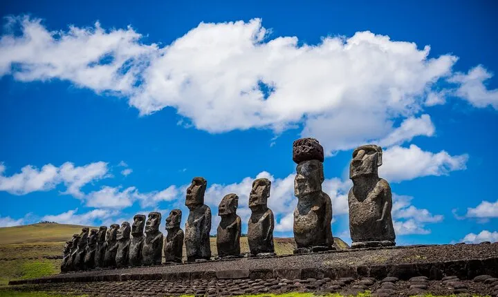Easter Island Full-Day Tour: Ahu Tongariki, Rano Raraku and Anakena Beach