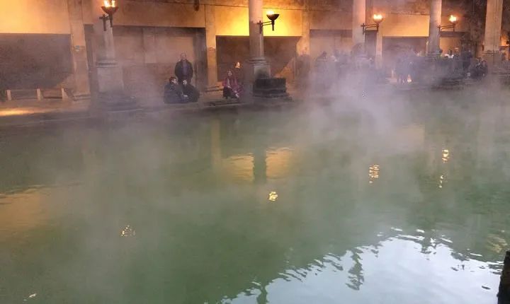 Private Full-Day Tour of Stonehenge and Bath from London