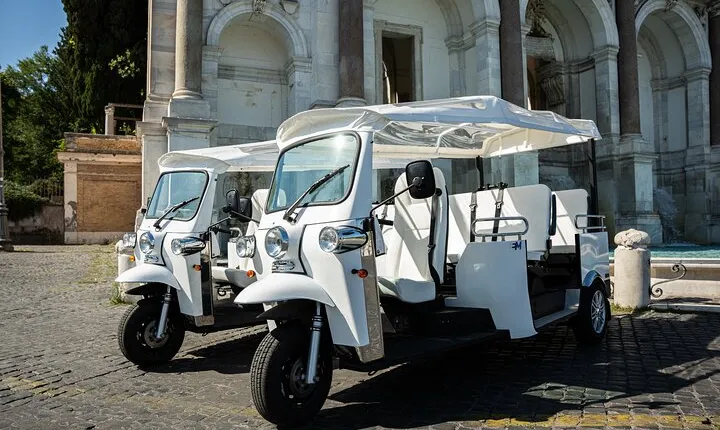 Rome Tuk-tuk Tour with Hotel Pickup and Prosecco
