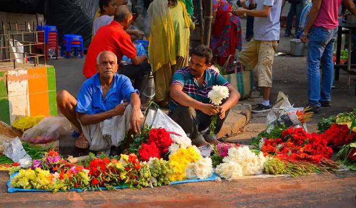Morning Bazaar Walking Tour in Kolkata