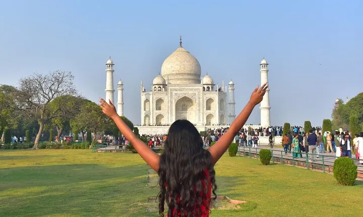 From Agra: Overnight Taj Mahal & Agra City Tour by Car